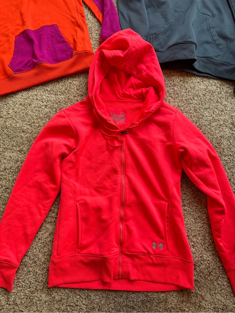 3 for 1: nike and under armour sweatshirt bundle, size S/M - Picture 2 of 8